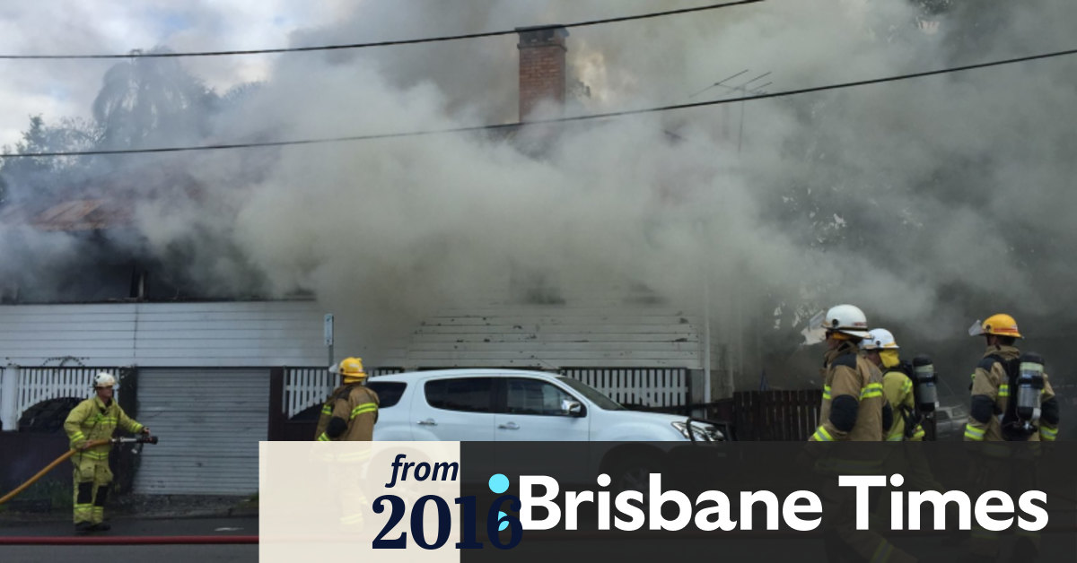 Firefighters extinguish Brisbane house fire at Auchenflower